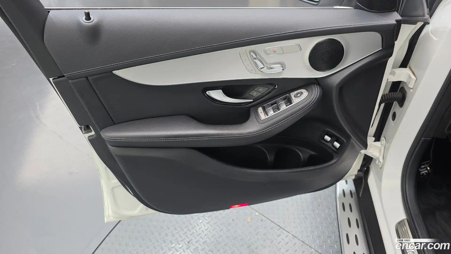 GLC-Class Mercedes-Benz 2021.3-INNER-034