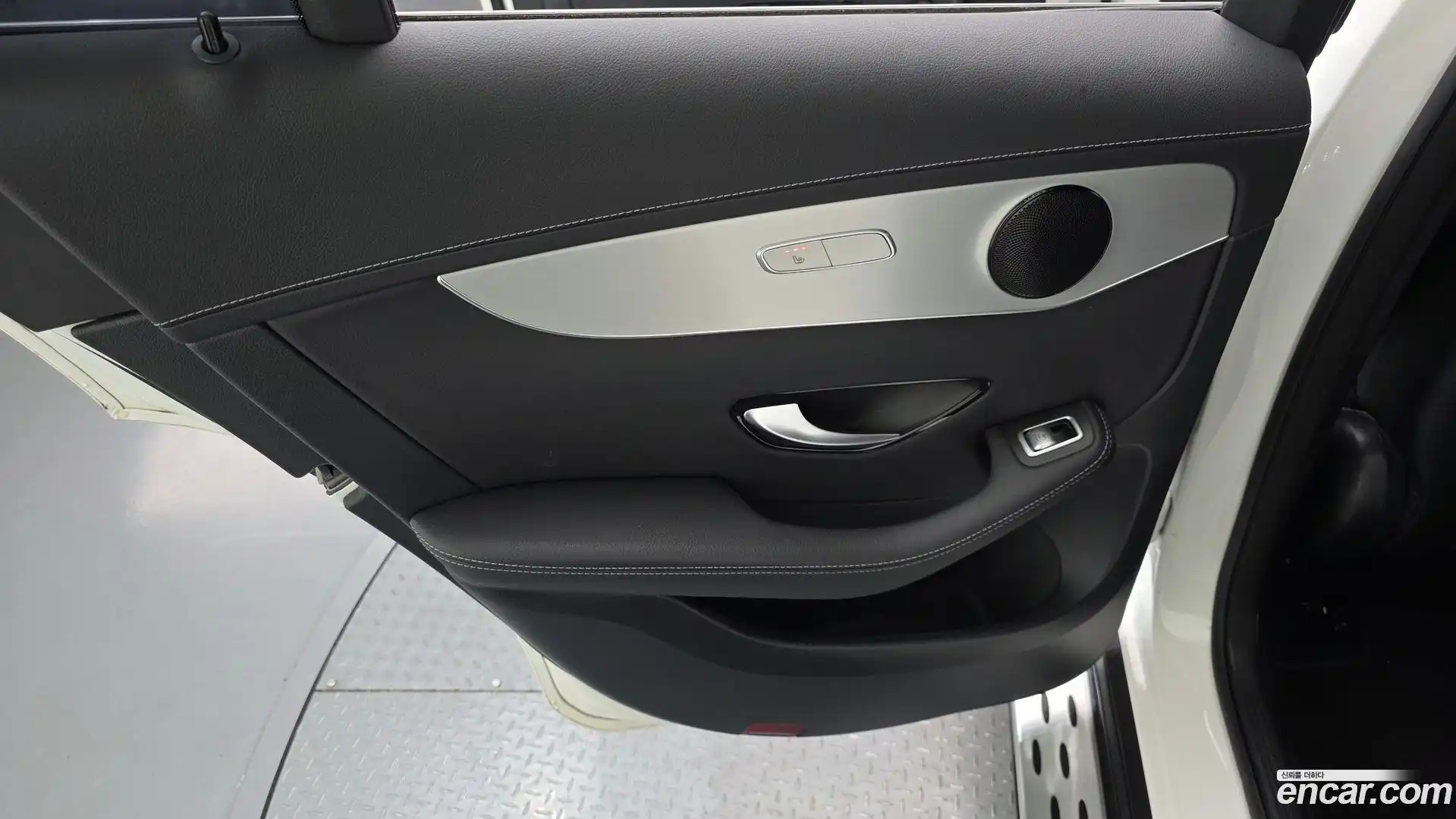 GLC-Class Mercedes-Benz 2021.3-INNER-035