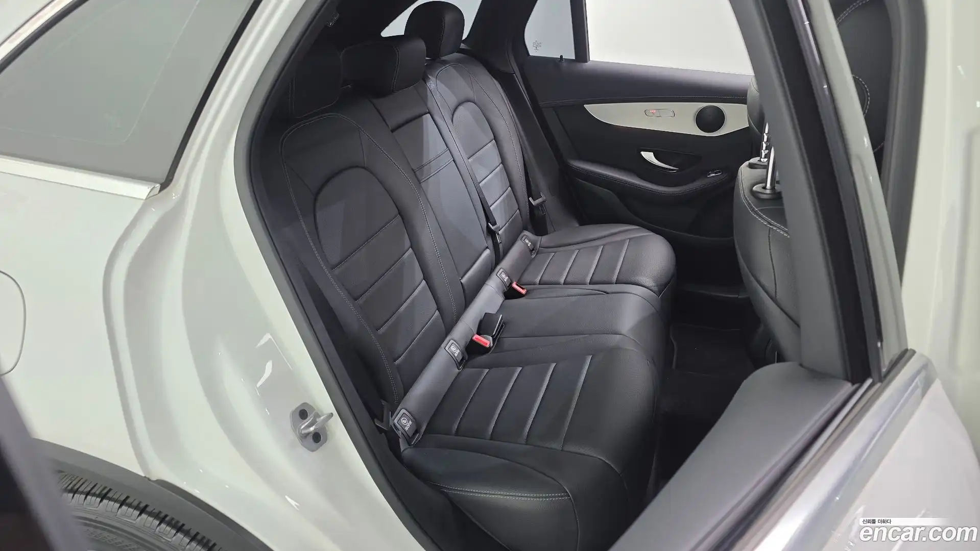 GLC-Class Mercedes-Benz 2021.3-INNER-036