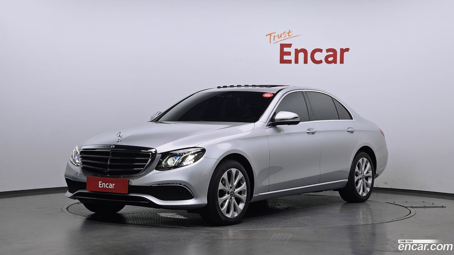 Main__Slider__Photo:E-Class Mercedes-Benz 2018.2-0