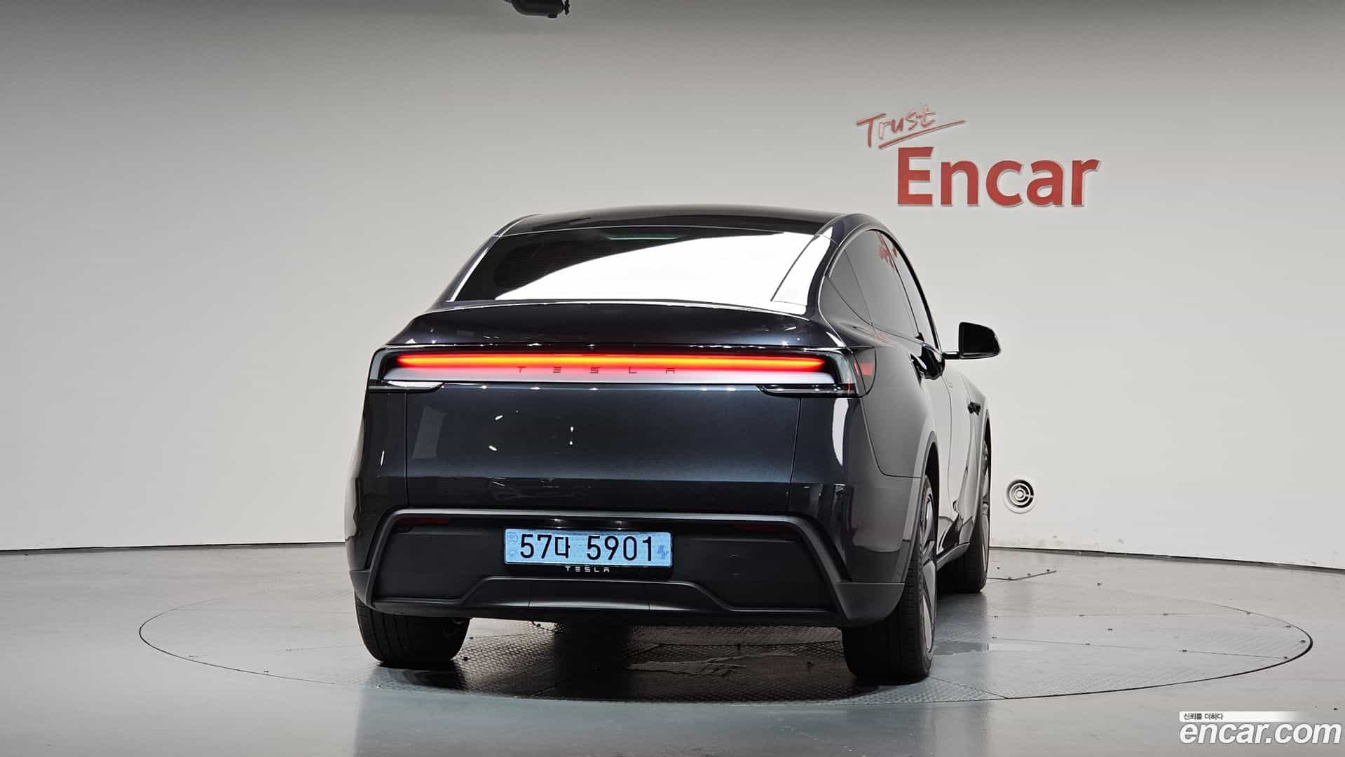Model Y Tesla 2025.5-OUTER-004