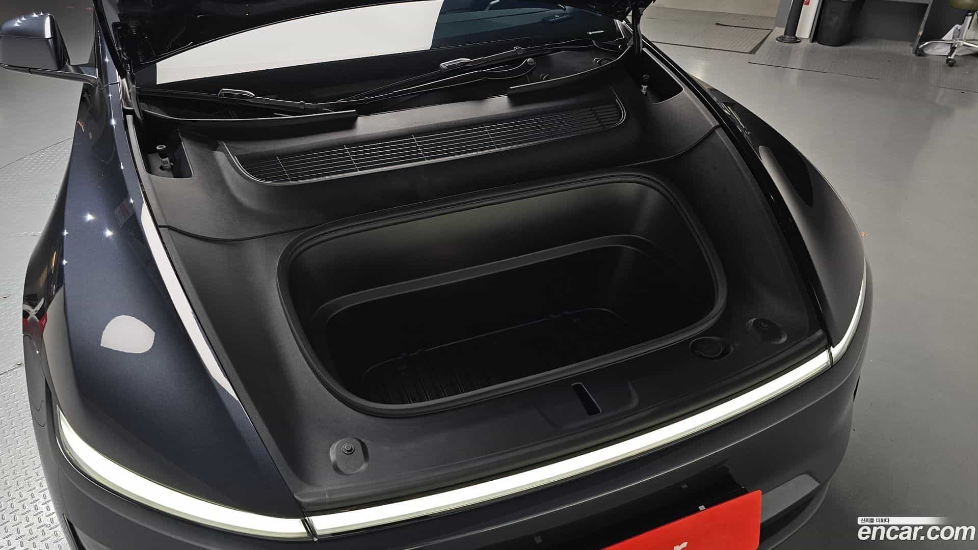 Model Y Tesla 2025.5-OUTER-006