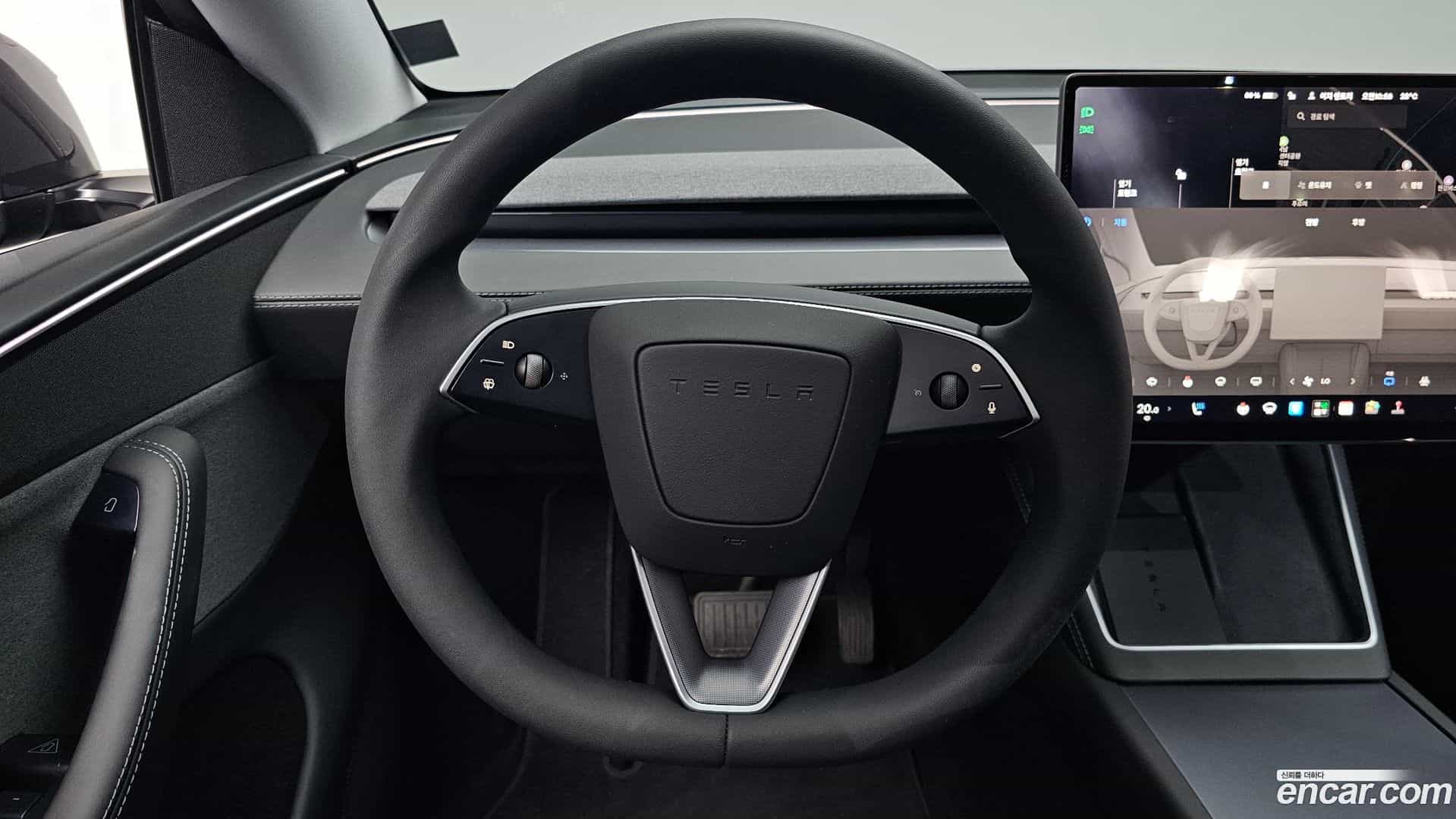 Model Y Tesla 2025.5-OPTION-016