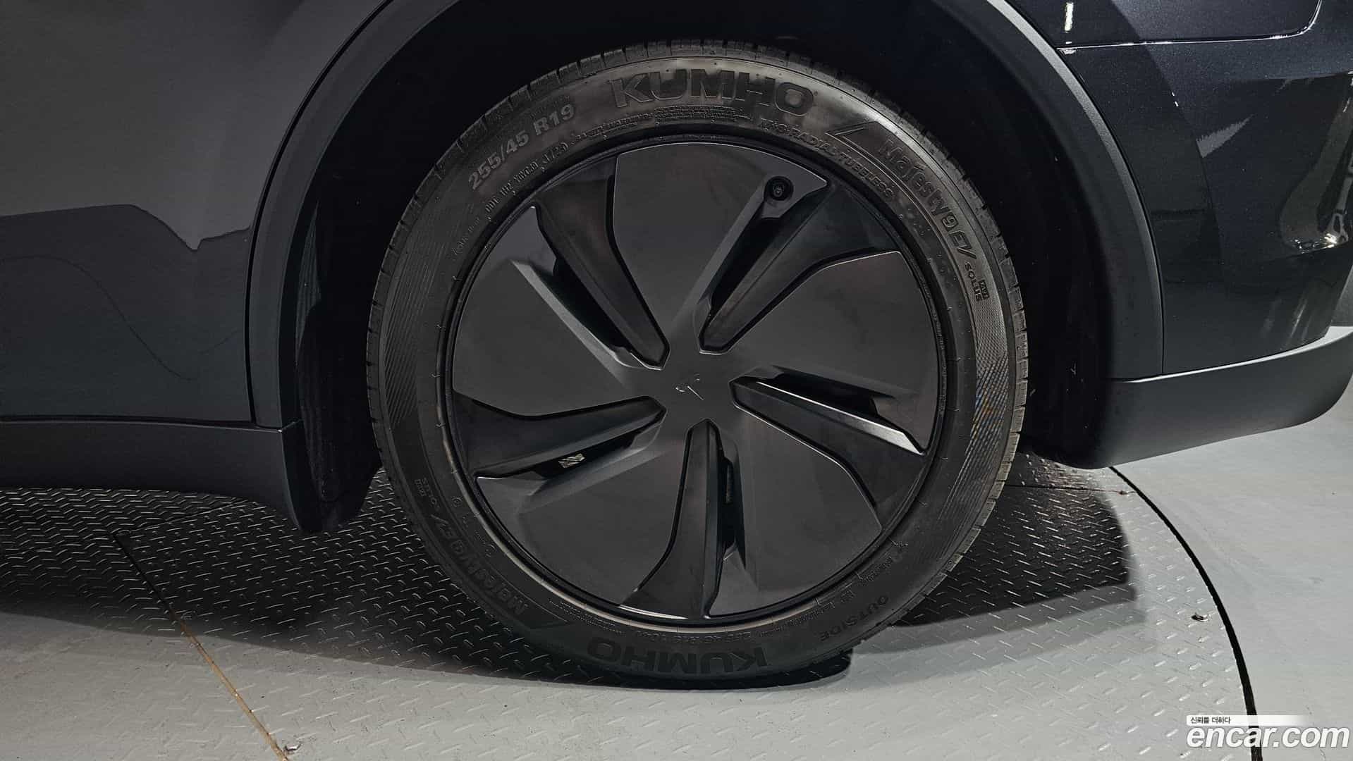 Model Y Tesla 2025.5-OUTER-031