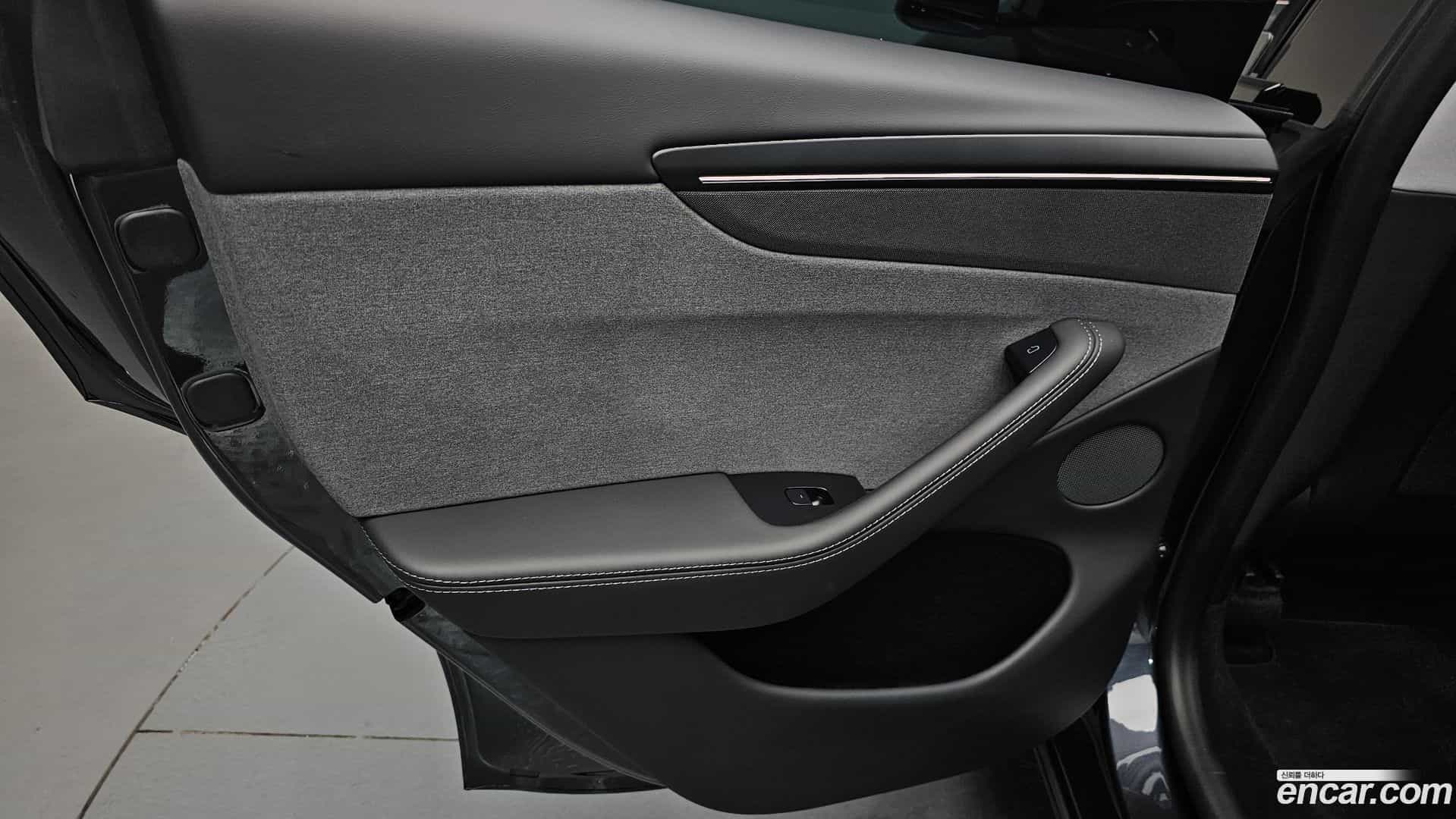 Model Y Tesla 2025.5-INNER-035