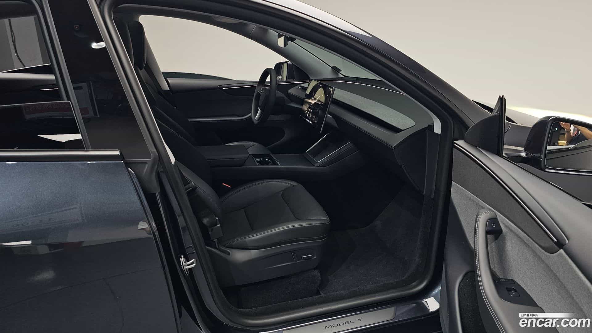 Model Y Tesla 2025.5-INNER-036