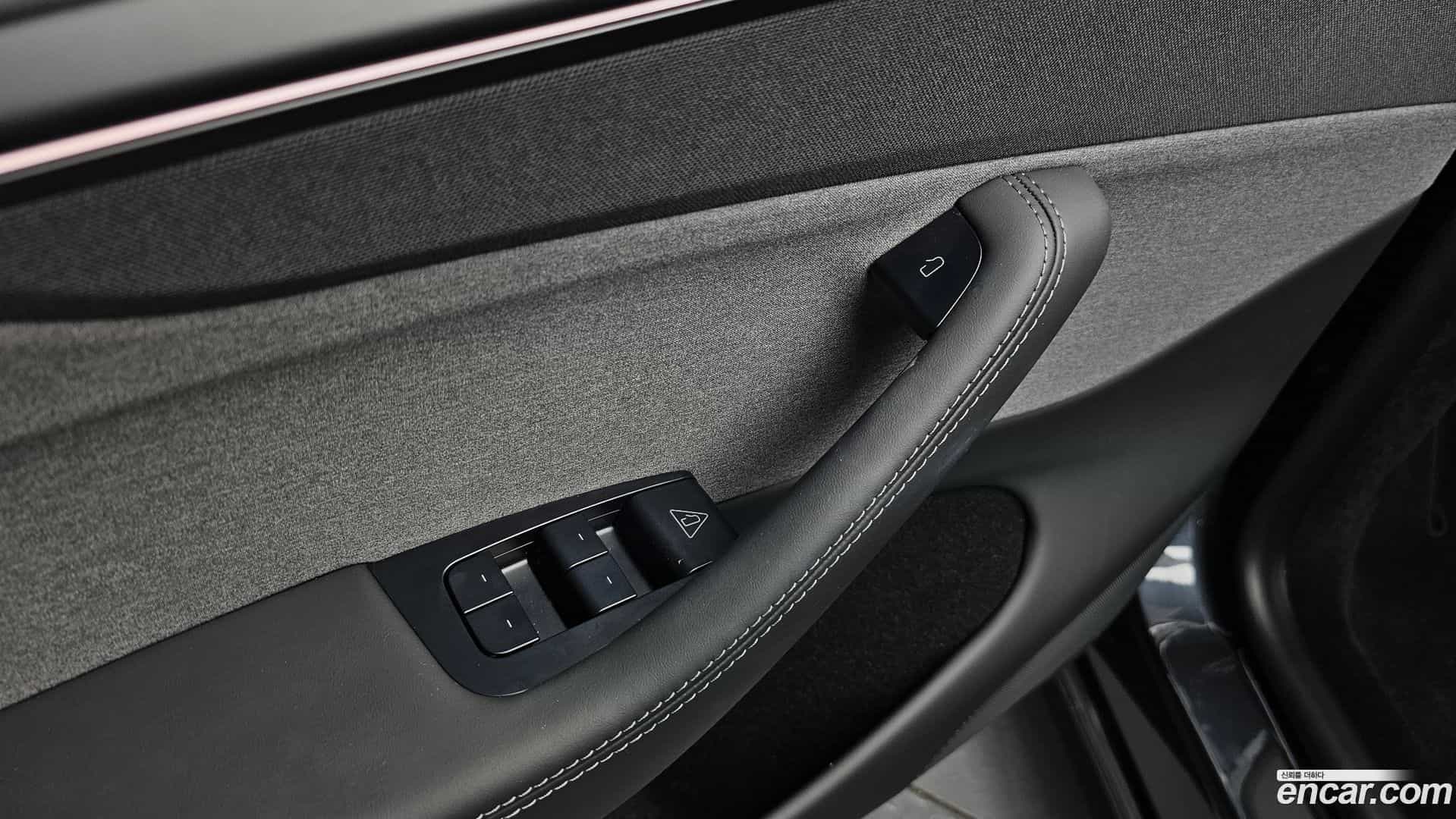 Model Y Tesla 2025.5-OPTION-041