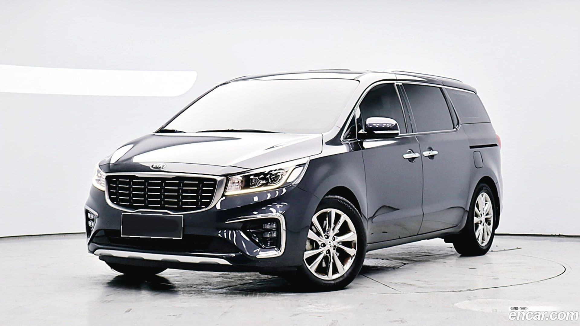 Main__Slider__Photo:Canival Kia 2019.4-0