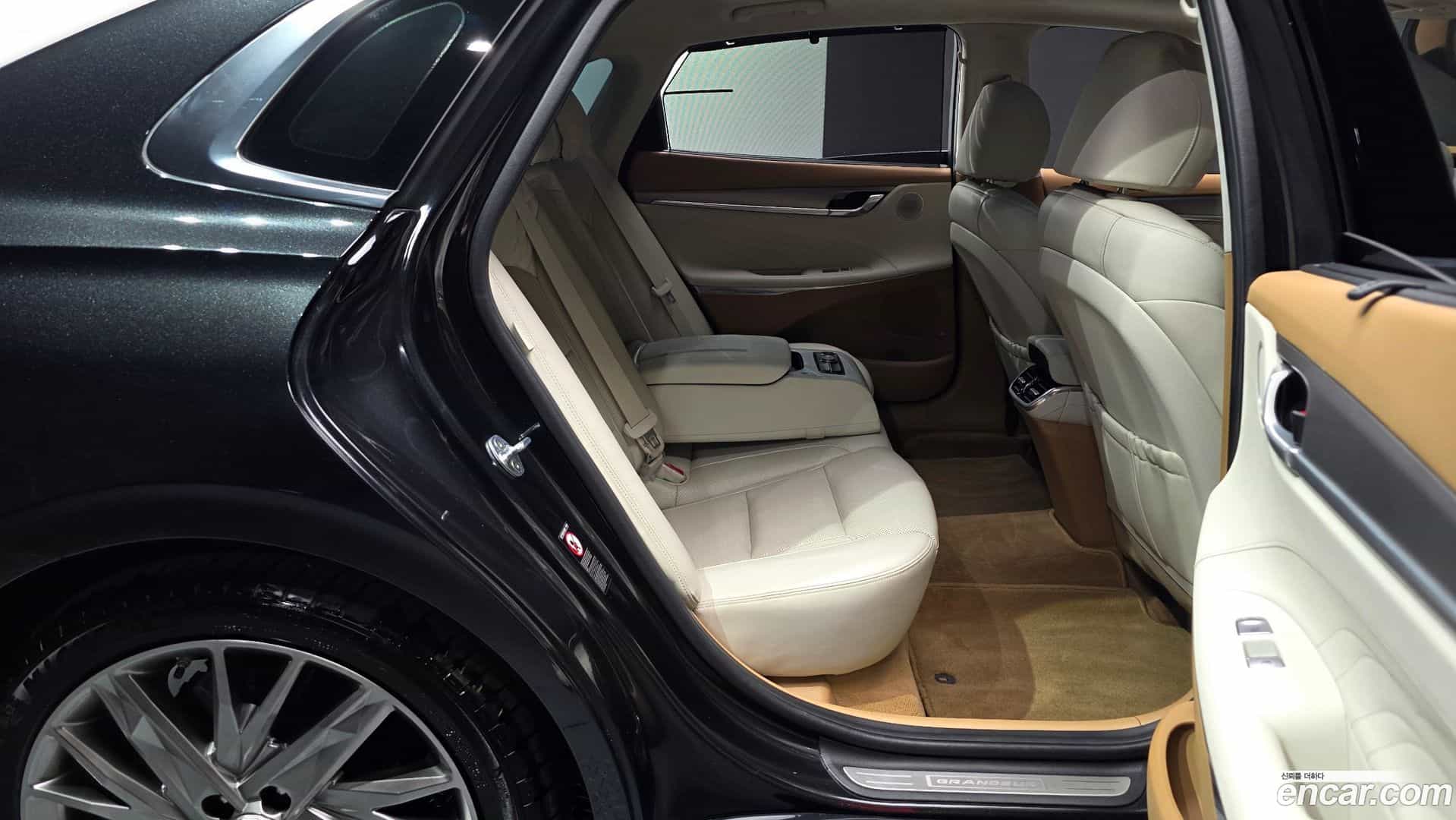 Grandeur Hyundai 2020.4-OPTION-016