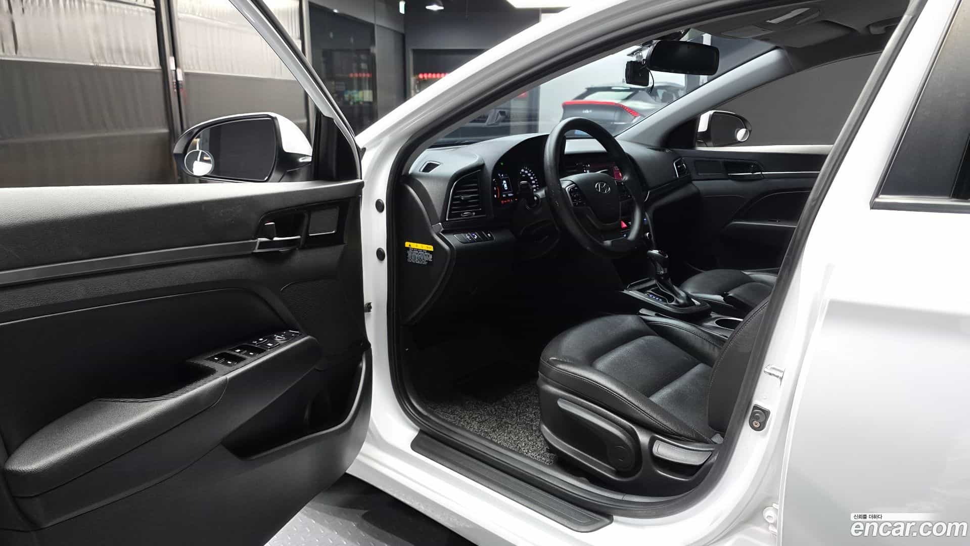 AVANTE Hyundai 2018.8-INNER-010