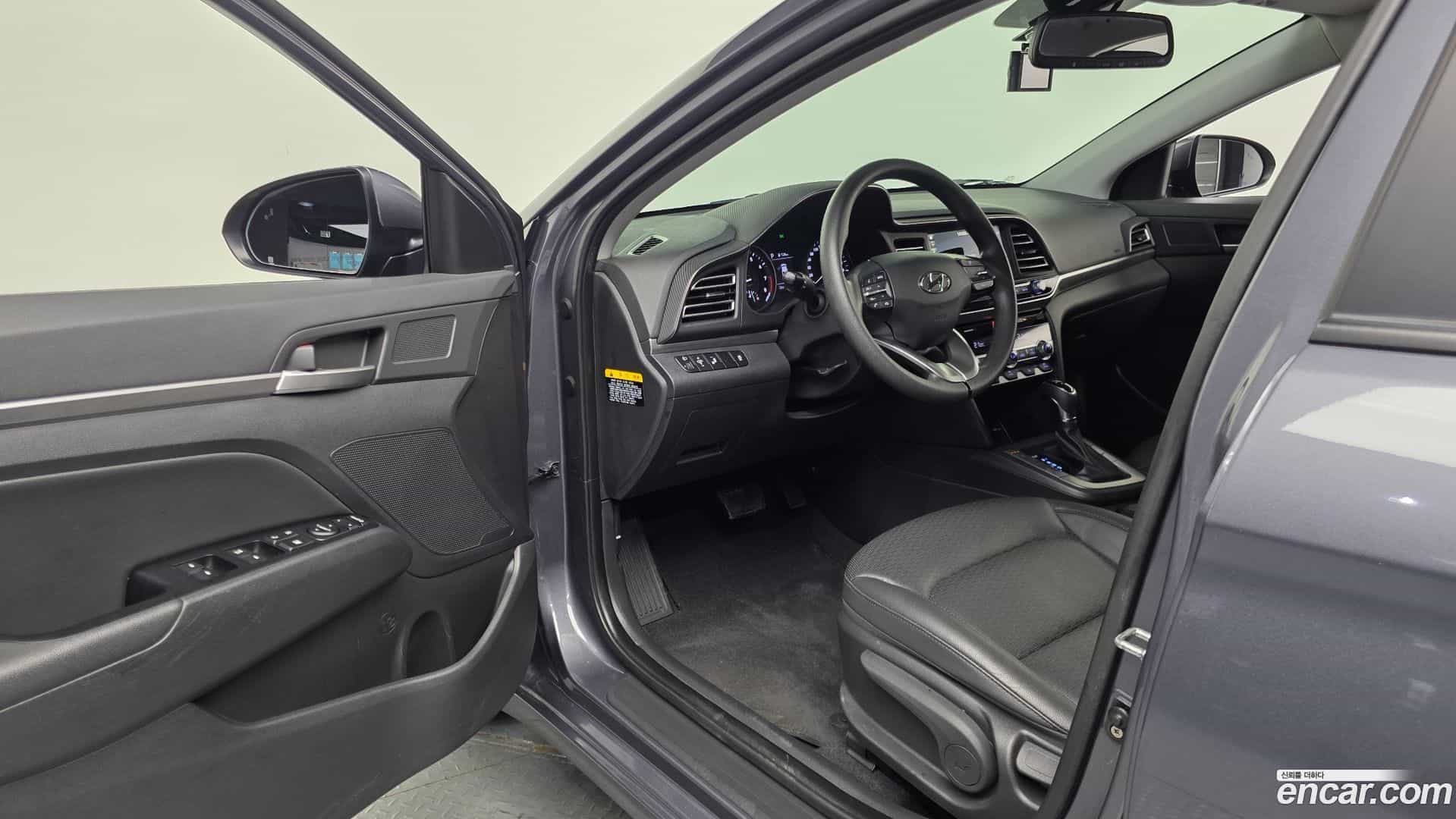AVANTE Hyundai 2019.0-INNER-010