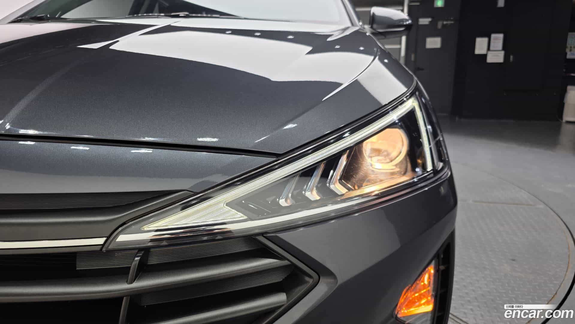 AVANTE Hyundai 2019.0-OUTER-032