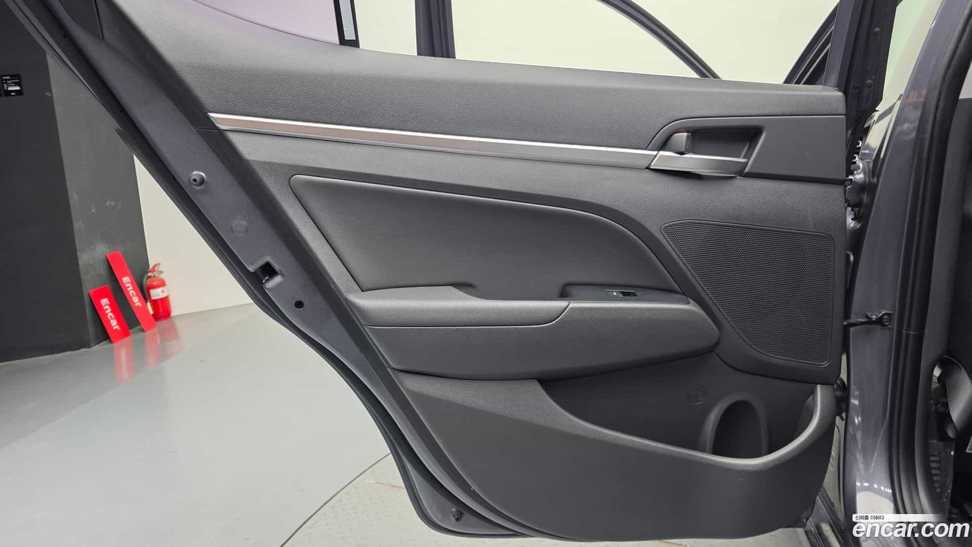 AVANTE Hyundai 2019.0-INNER-035