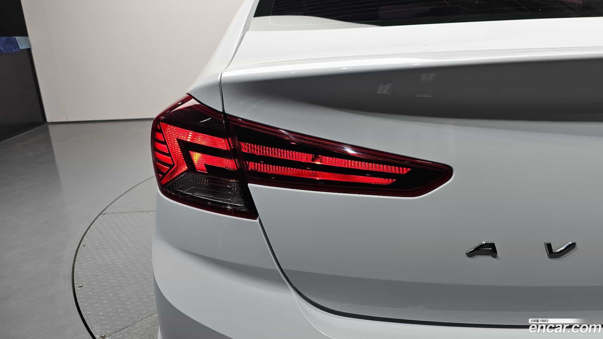 AVANTE Hyundai 2019.1-OUTER-033