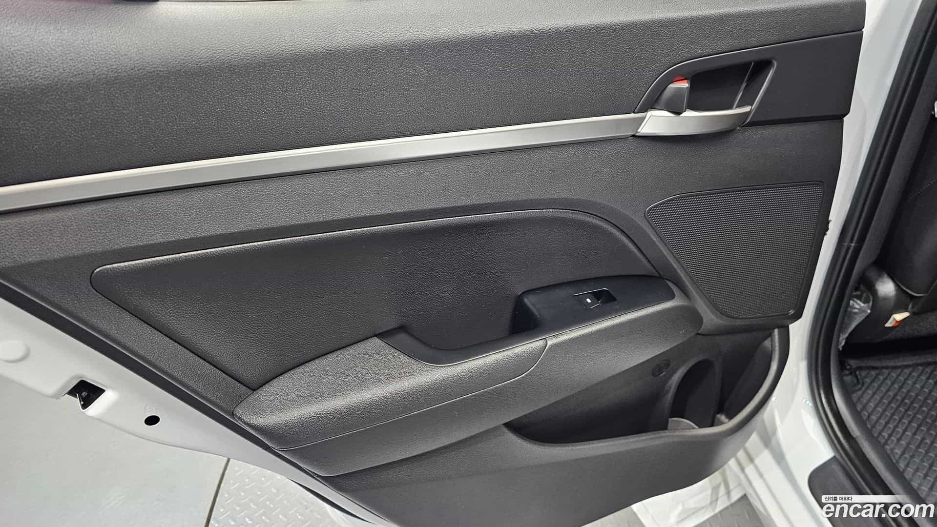 AVANTE Hyundai 2019.1-INNER-035