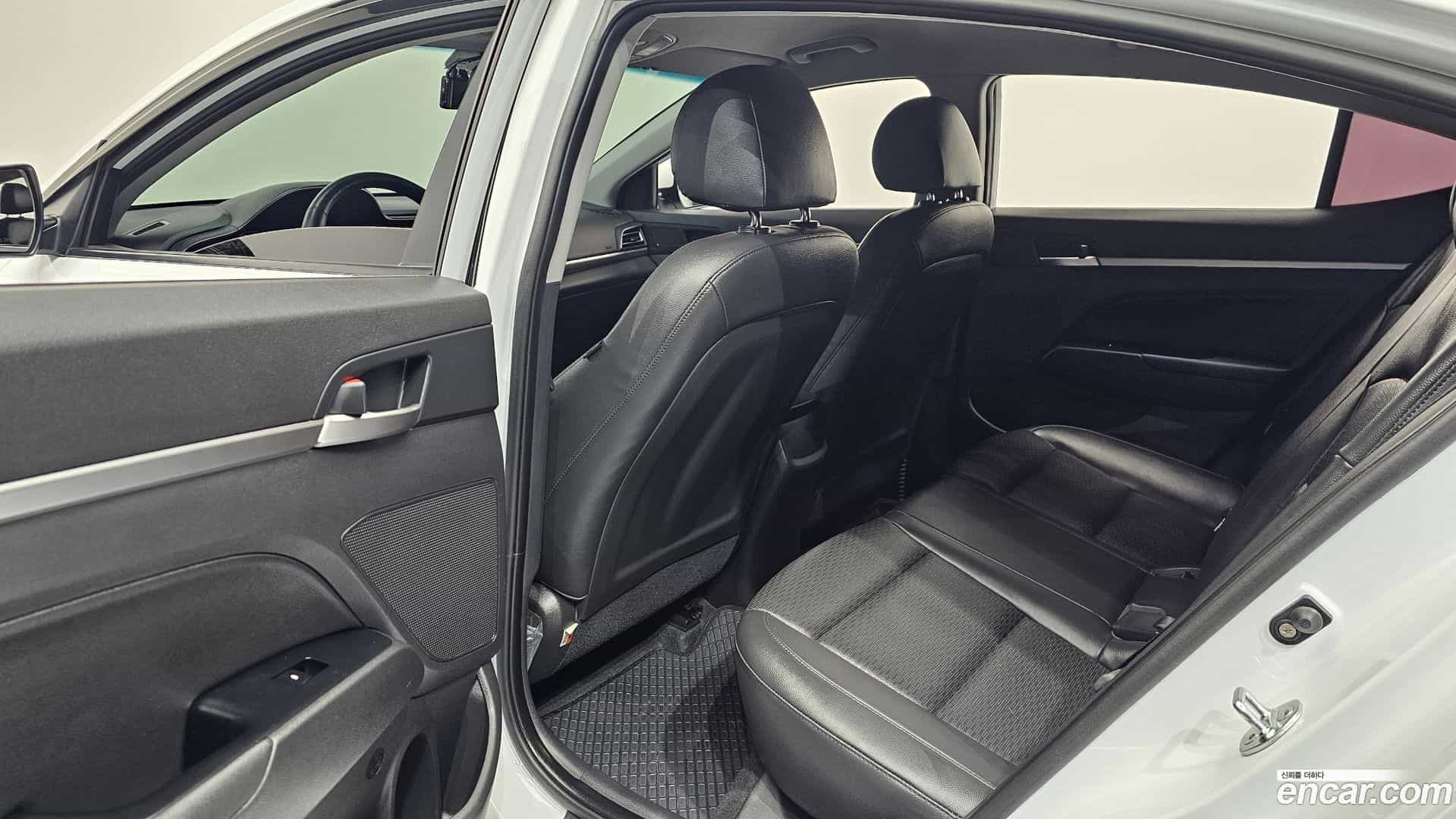 AVANTE Hyundai 2019.1-OPTION-042