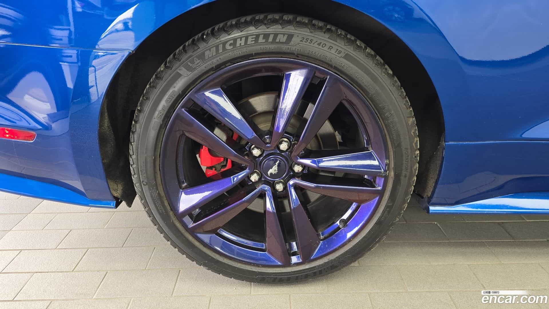 Mustang Ford 2017.11-OUTER-005