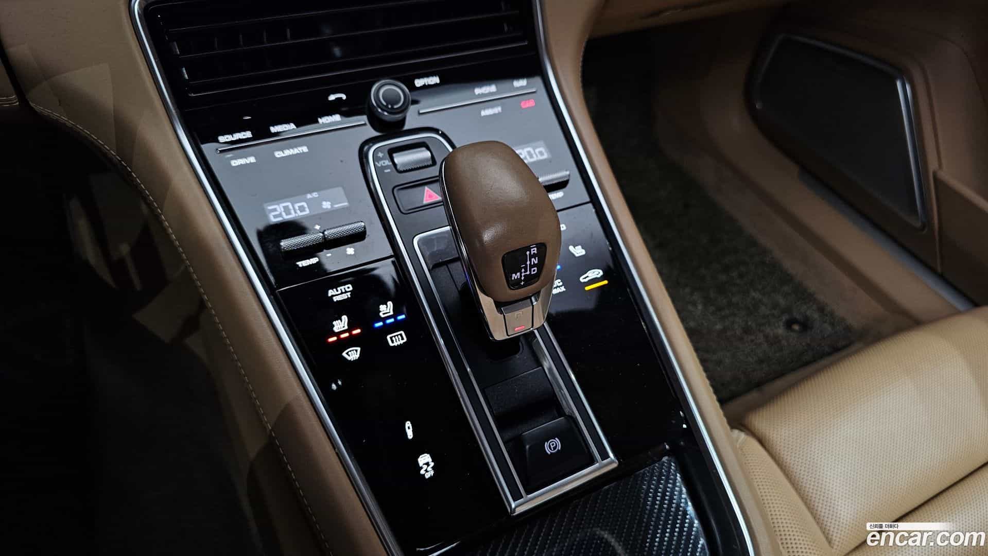 Panamera Porsche 2017.11-INNER-009