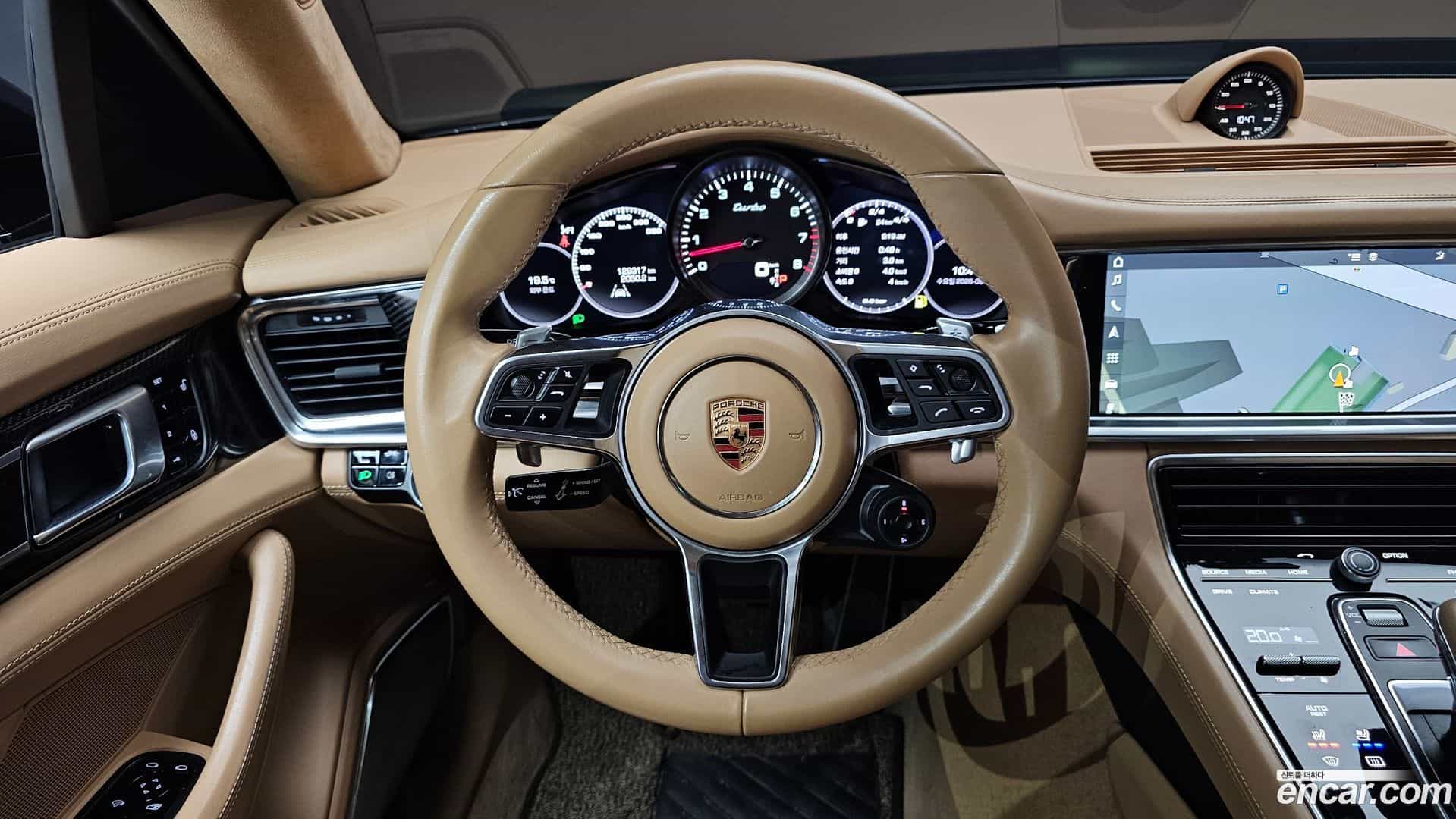 Panamera Porsche 2017.11-OPTION-017