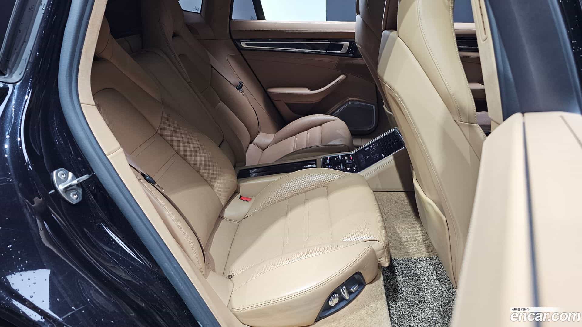 Panamera Porsche 2017.11-INNER-036