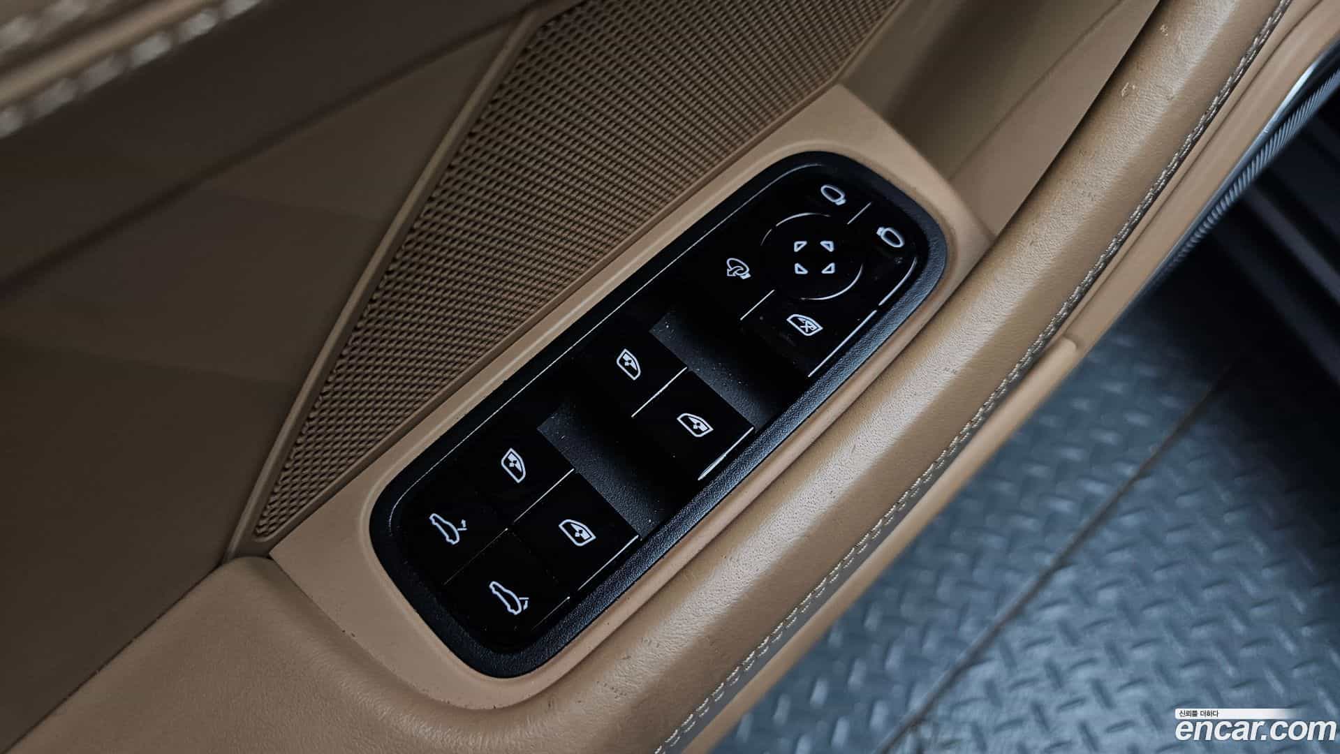 Panamera Porsche 2017.11-OPTION-042