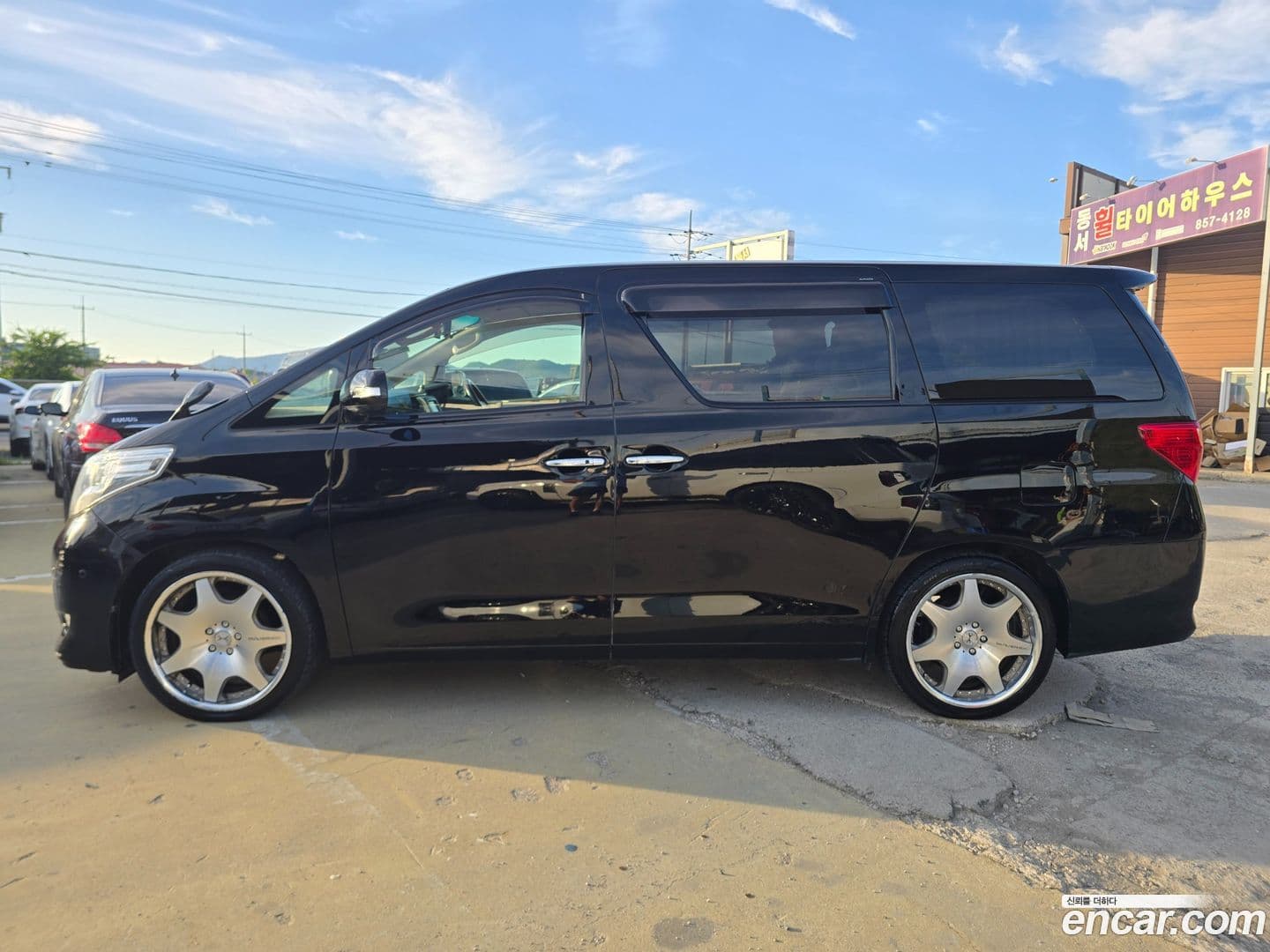Main__Slider__Photo:Alphard Toyota 2010.11-0