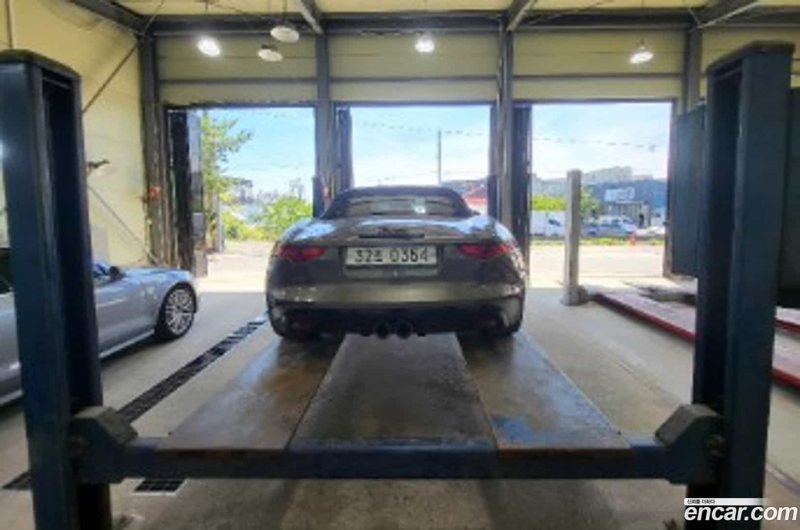 F-TYPE Jaguar 2016.11-OUTER-002