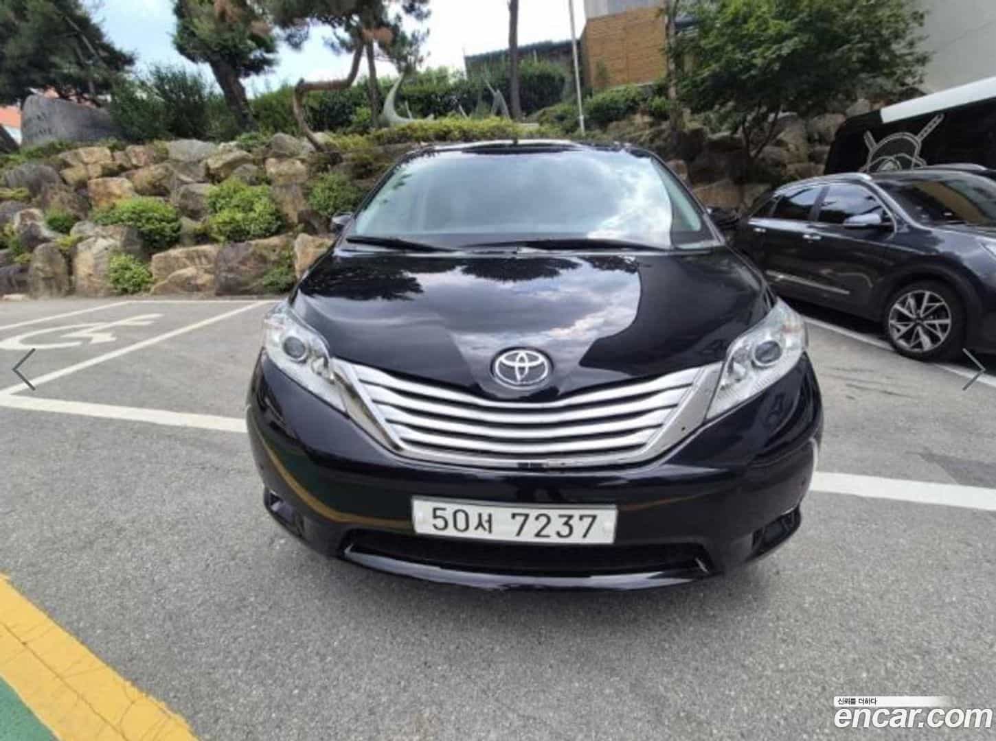 Sienna Toyota 2014.11-OUTER-001