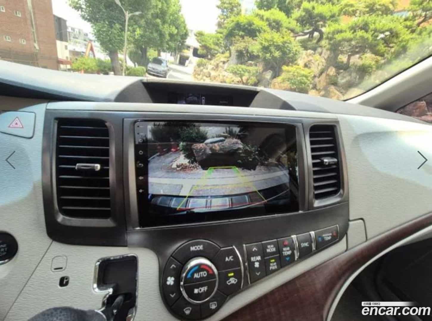 Sienna Toyota 2014.11-INNER-007