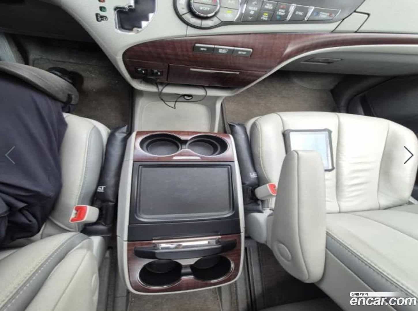 Sienna Toyota 2014.11-INNER-008