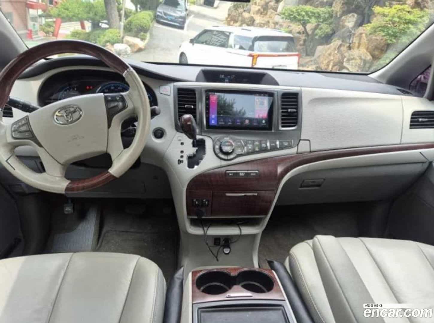 Sienna Toyota 2014.11-INNER-010