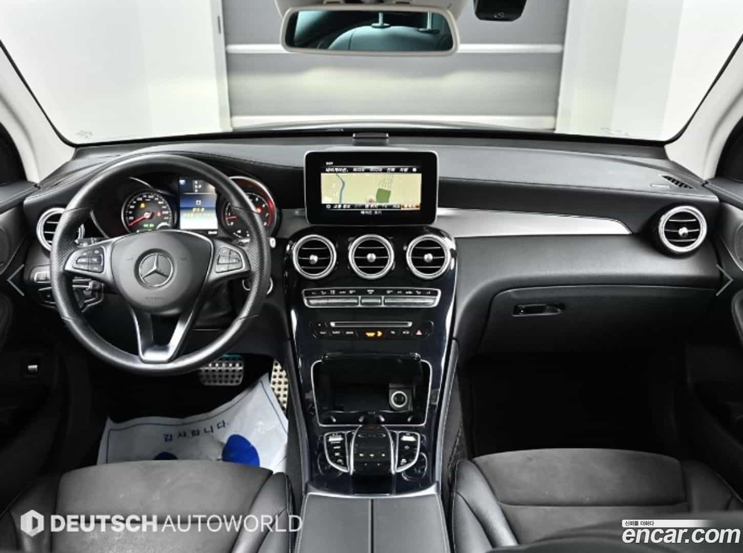 GLC-Class Mercedes-Benz 2019.10-INNER-007