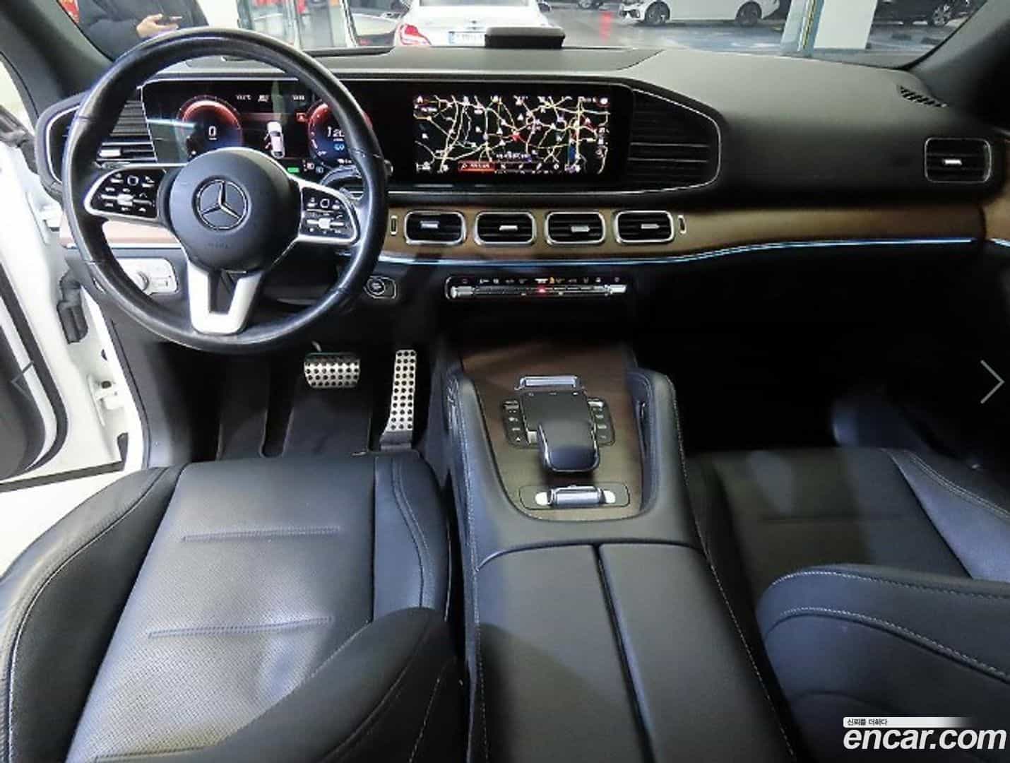 GLE-Class Mercedes-Benz 2021.10-INNER-010