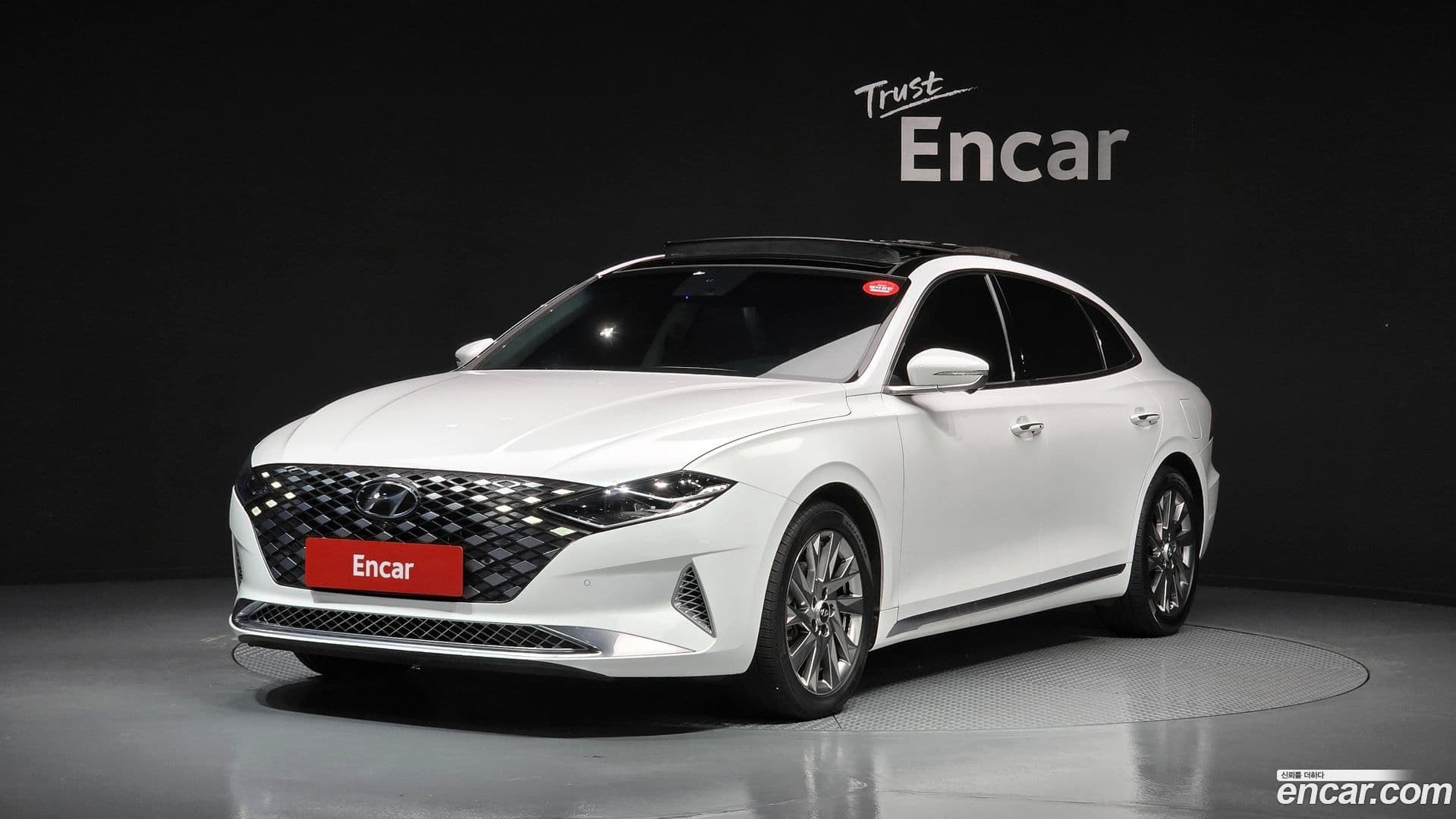 Main__Slider__Photo:Grandeur Hyundai 2021.1-0