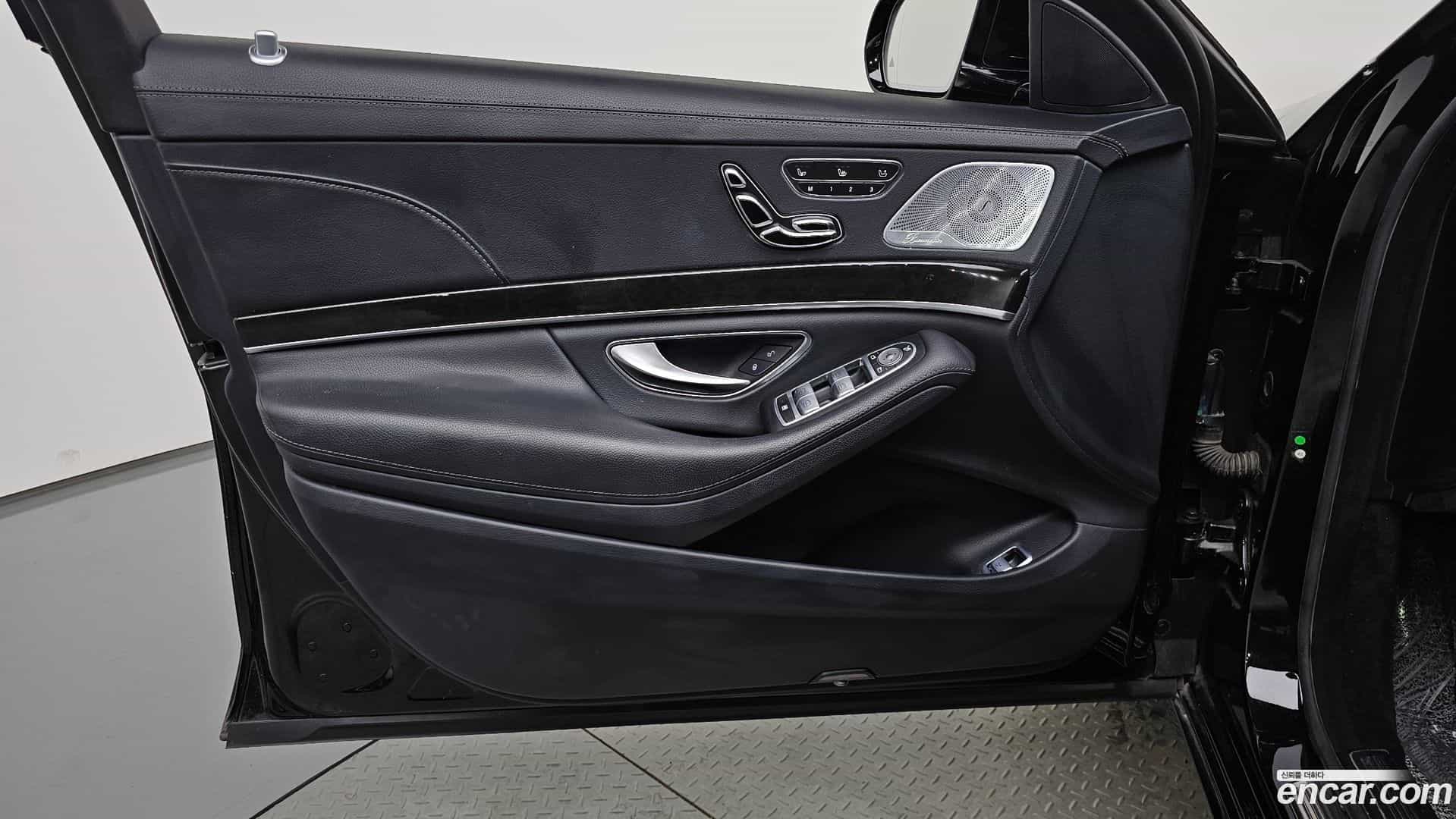 S-Class Mercedes-Benz 2014.9-INNER-034