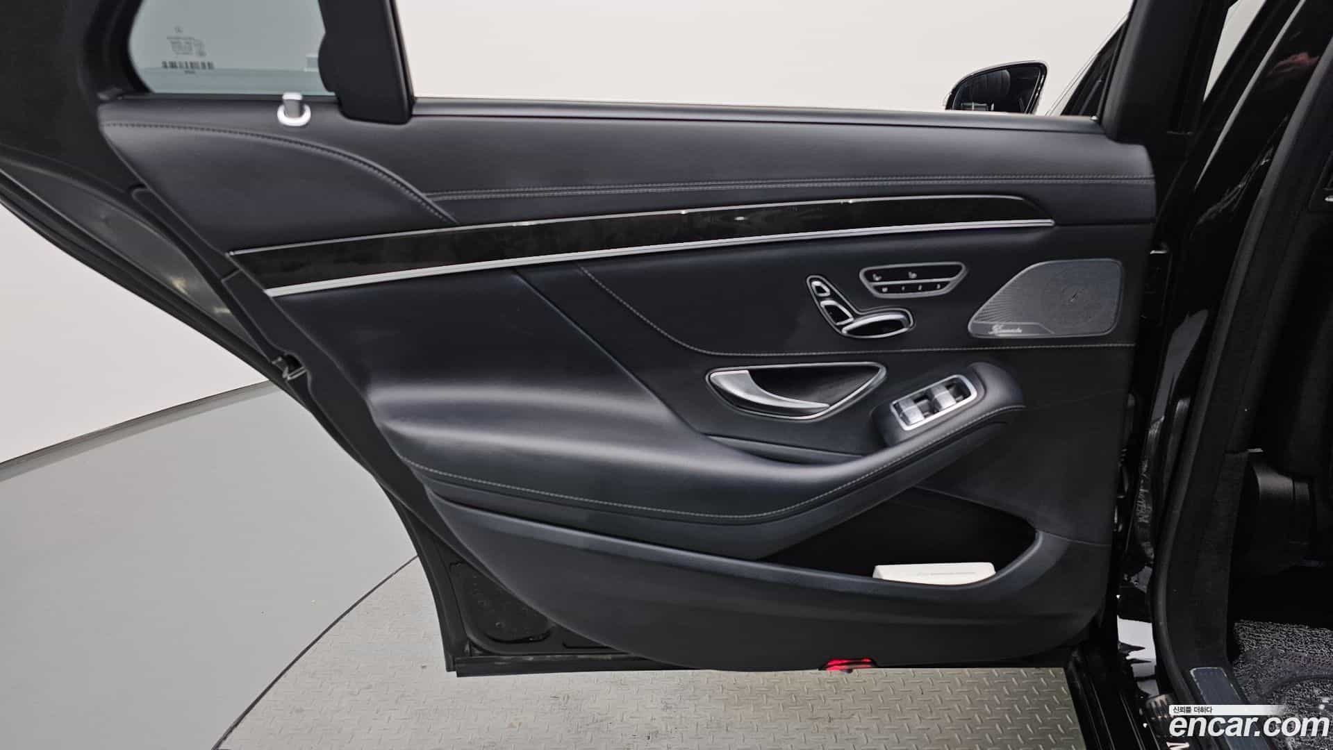S-Class Mercedes-Benz 2014.9-INNER-035