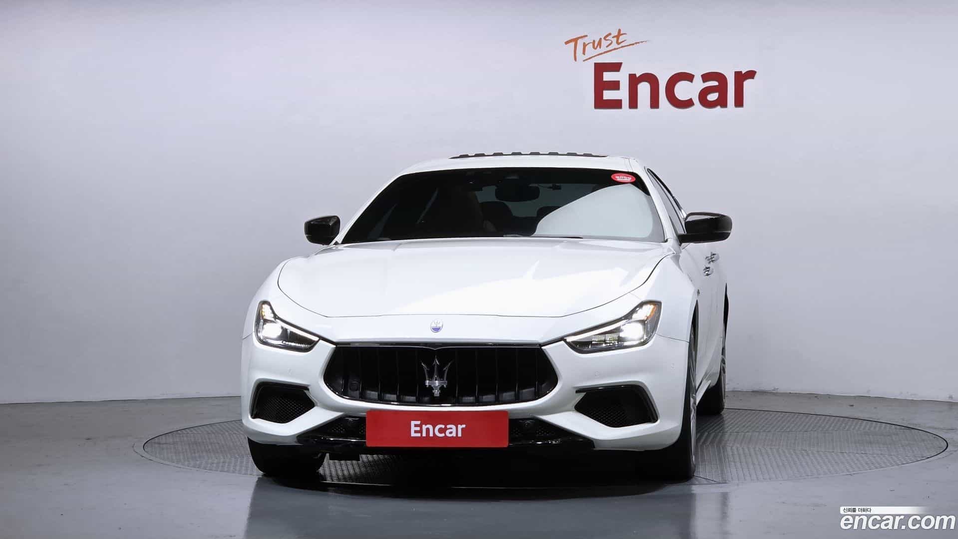 Ghibli Maserati 2017.10-OUTER-003