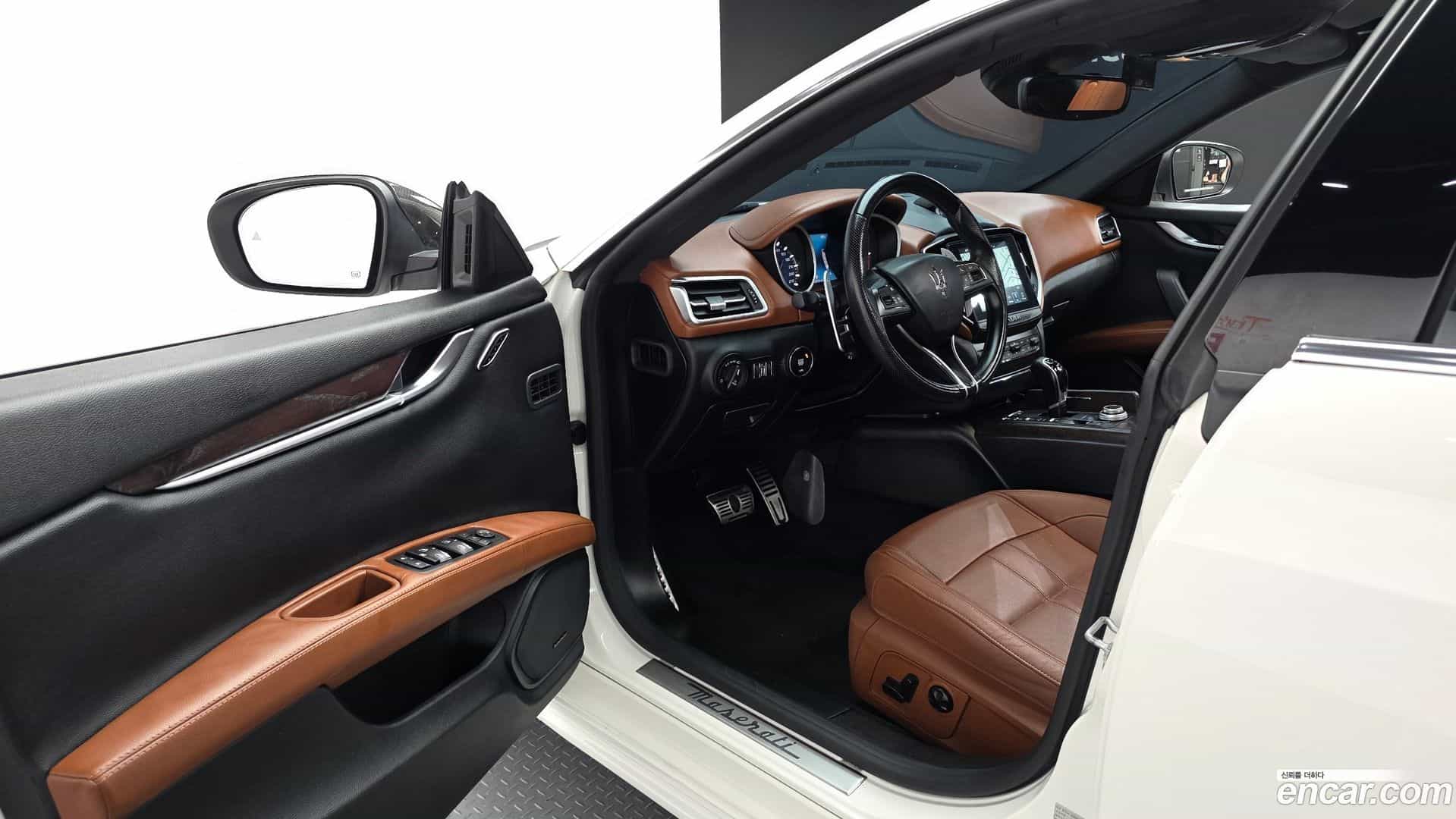 Ghibli Maserati 2017.10-INNER-010