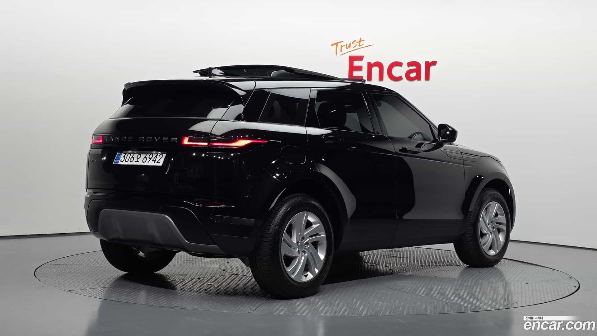 Range Rover Evoque Land Rover 2025.11-OUTER-002