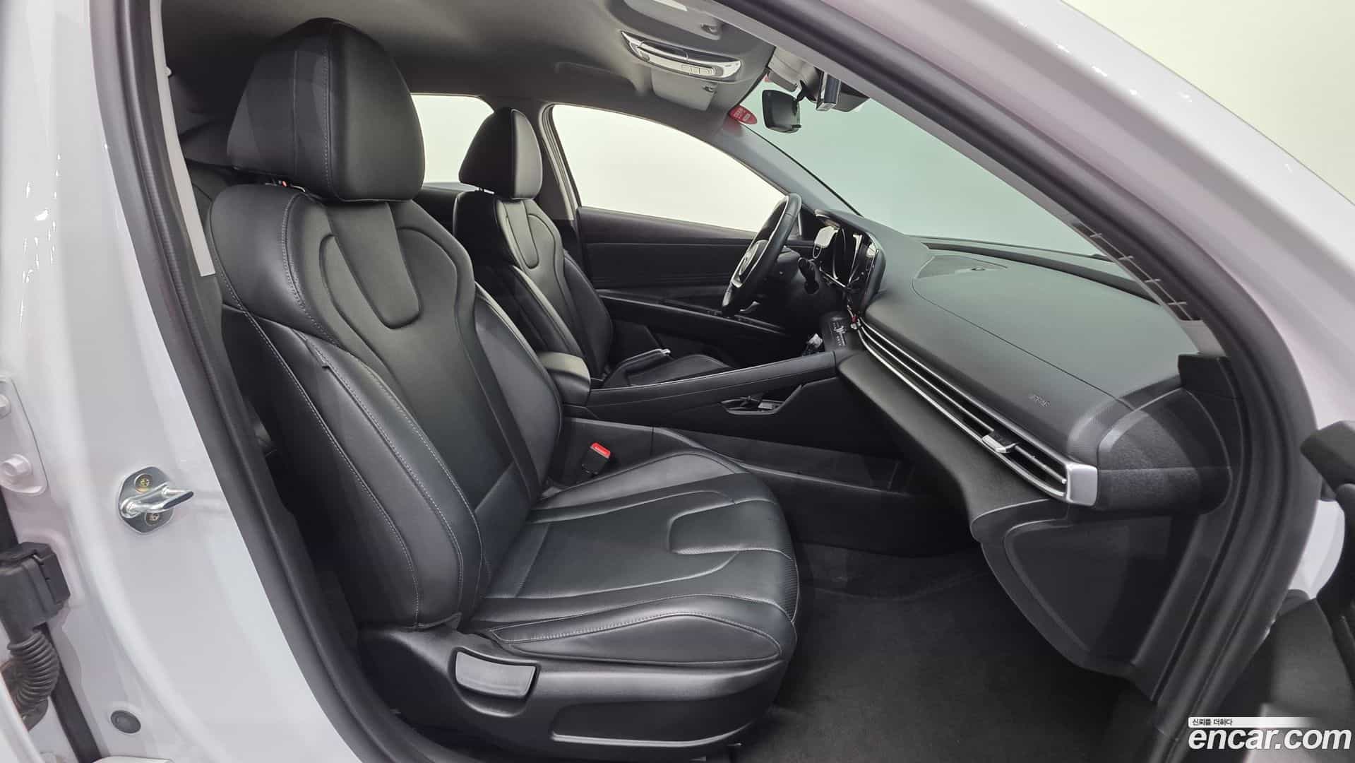 AVANTE Hyundai 2021.1-INNER-010