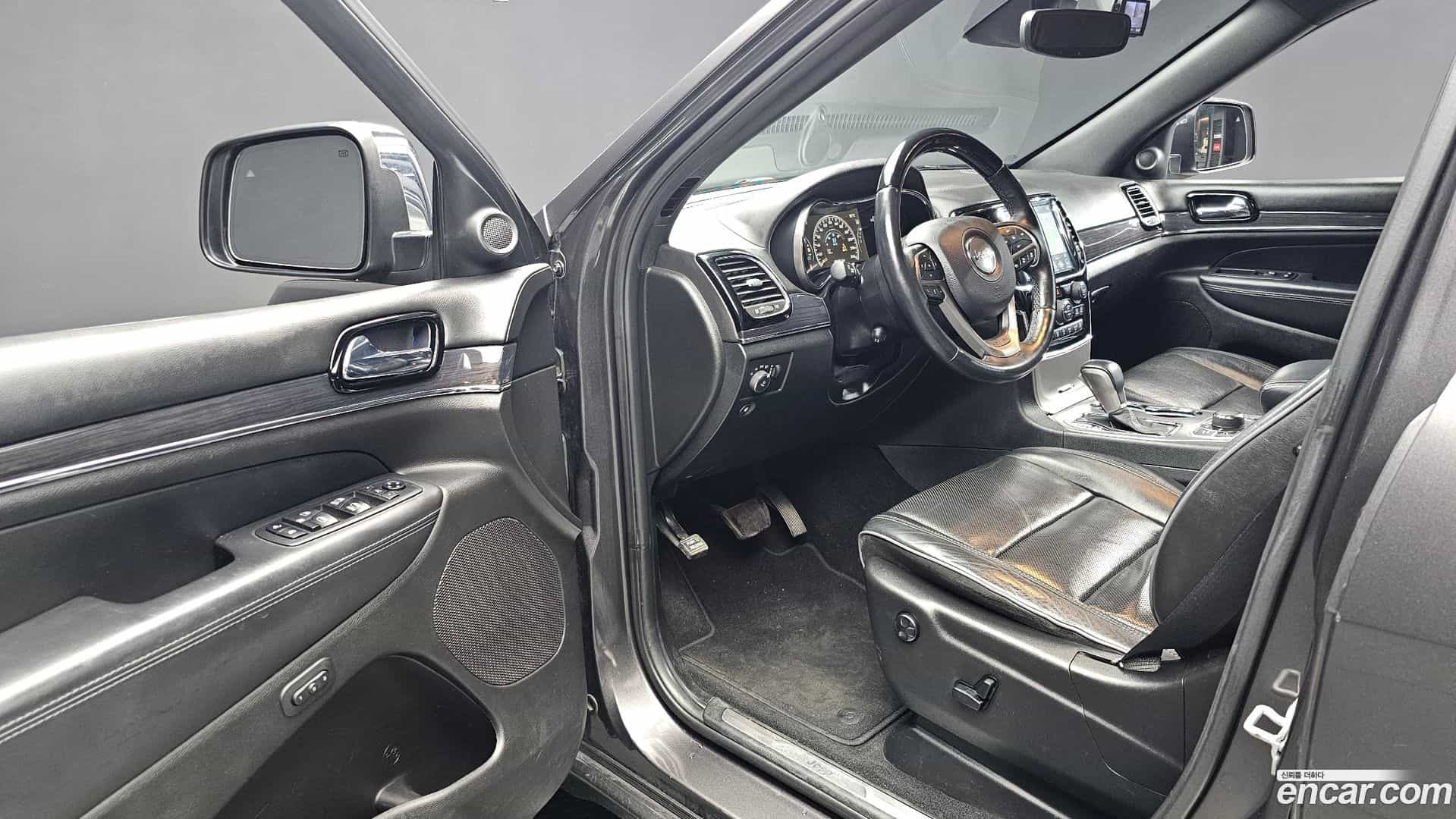 Cherokee Jeep 2019.7-INNER-010