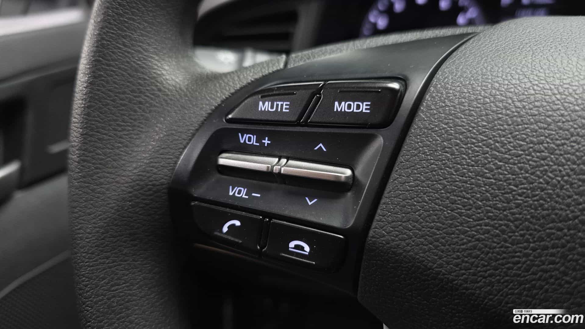 AVANTE Hyundai 2018.10-OPTION-019