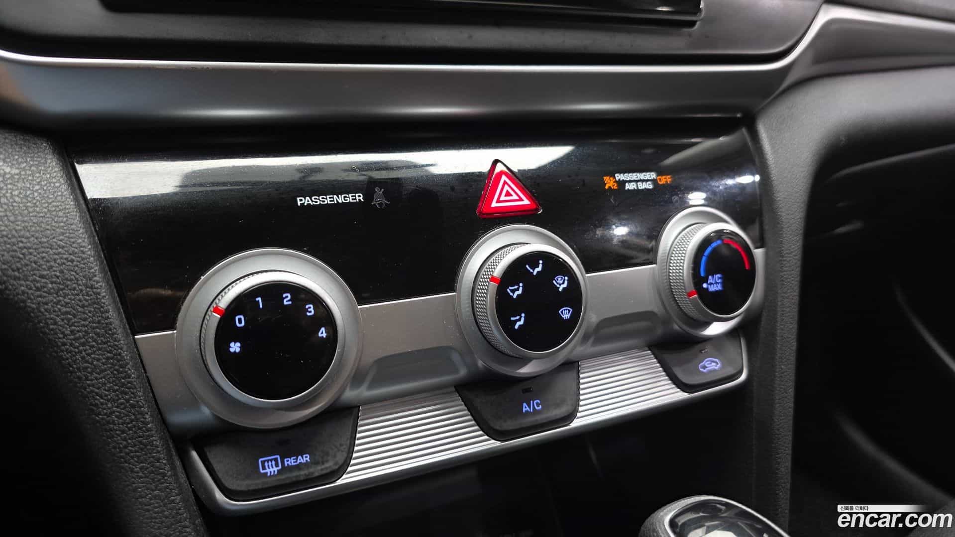 AVANTE Hyundai 2018.10-OPTION-022