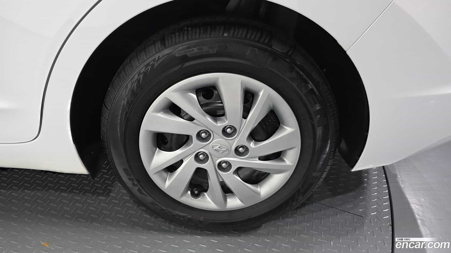 AVANTE Hyundai 2018.10-OUTER-031