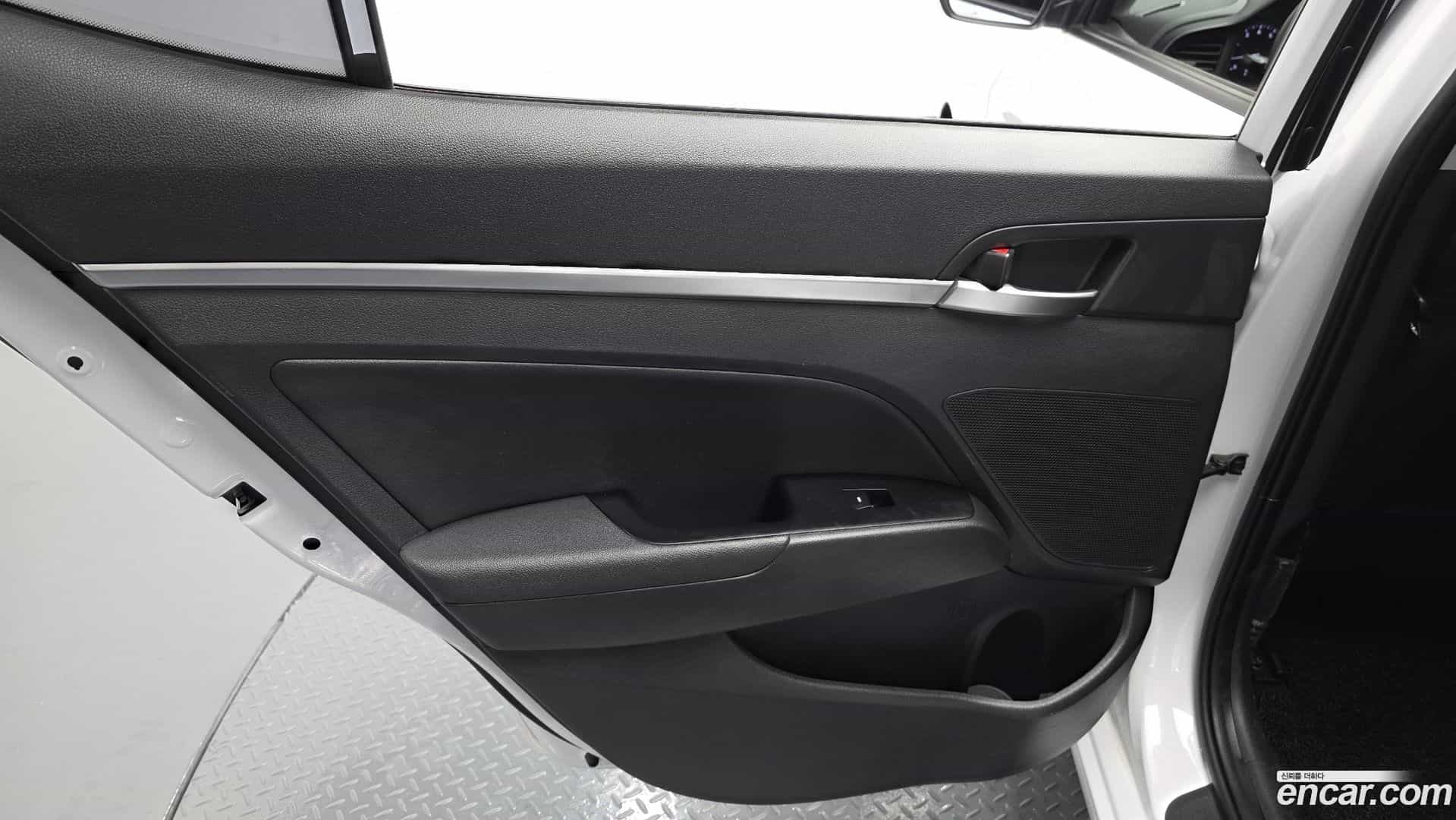 AVANTE Hyundai 2018.10-INNER-035