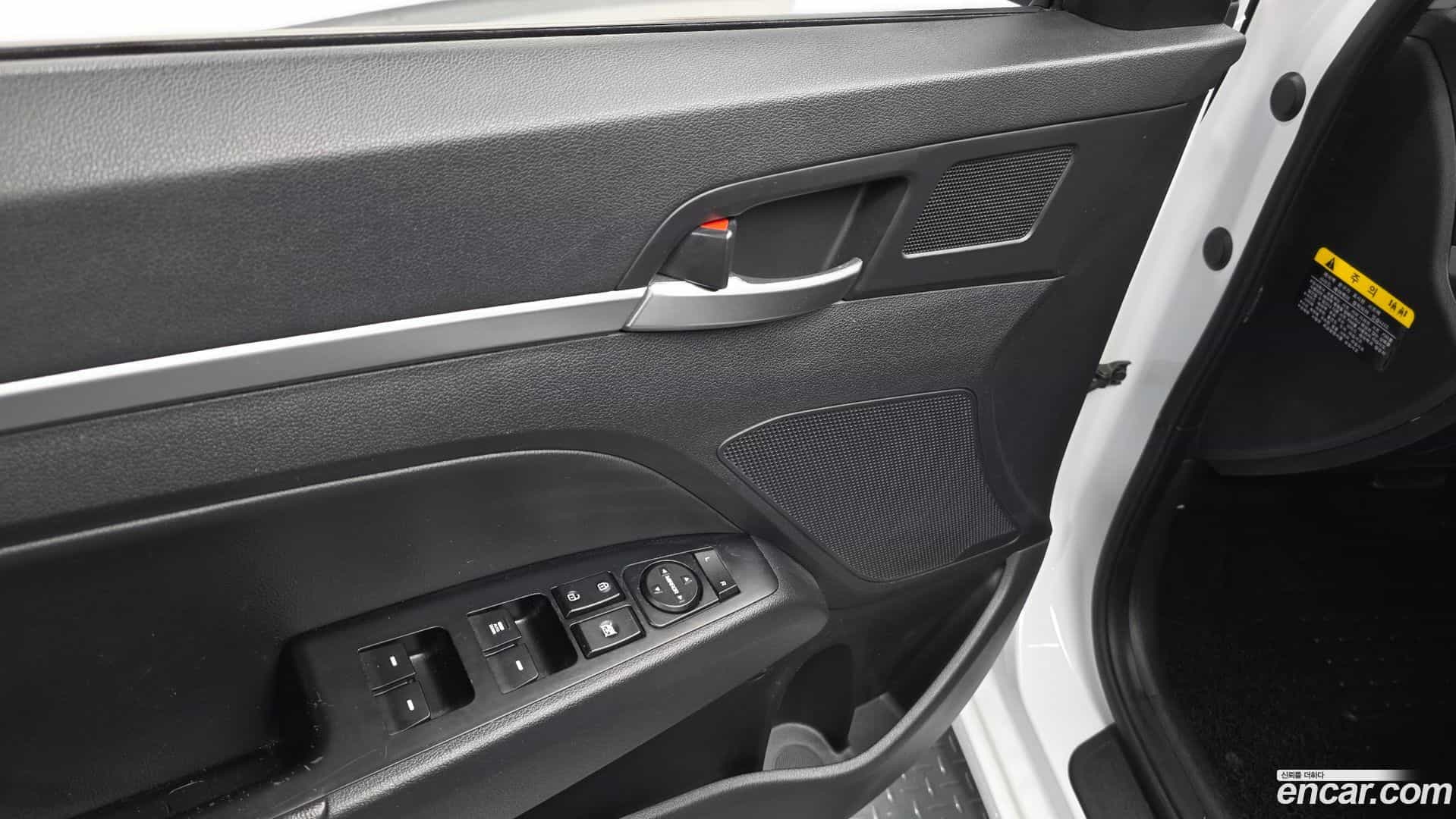 AVANTE Hyundai 2018.10-OPTION-041