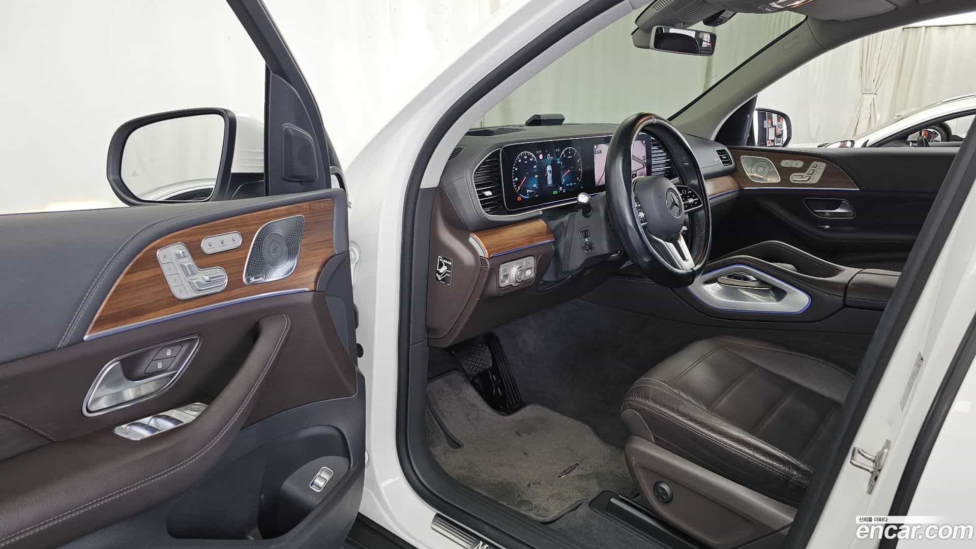 GLE-Class Mercedes-Benz 2019.9-INNER-010
