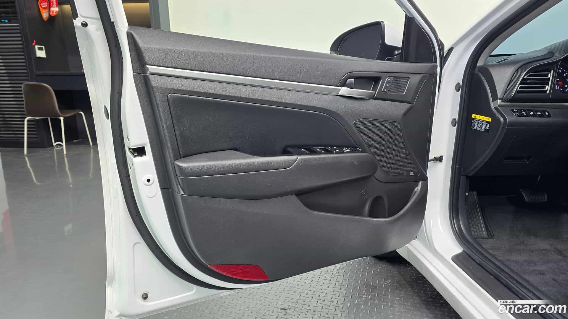 AVANTE Hyundai 2019.5-INNER-034