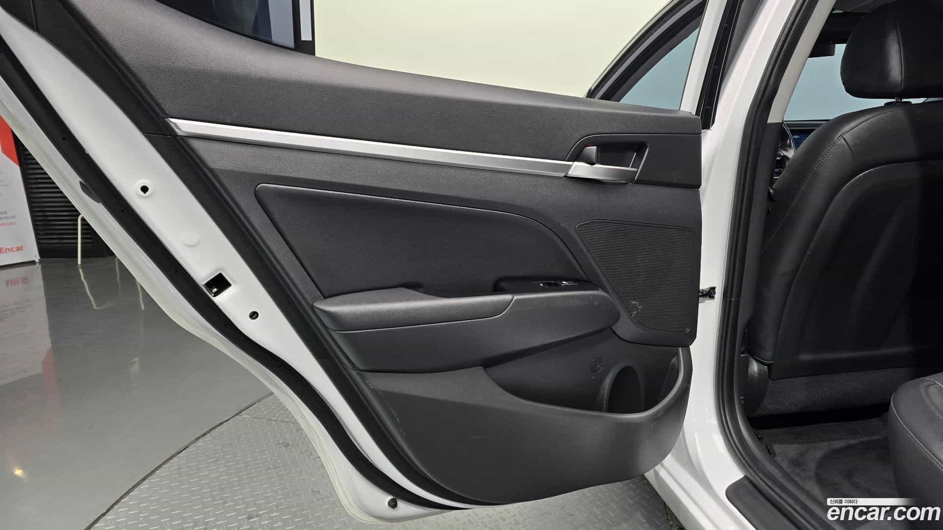 AVANTE Hyundai 2019.5-INNER-035