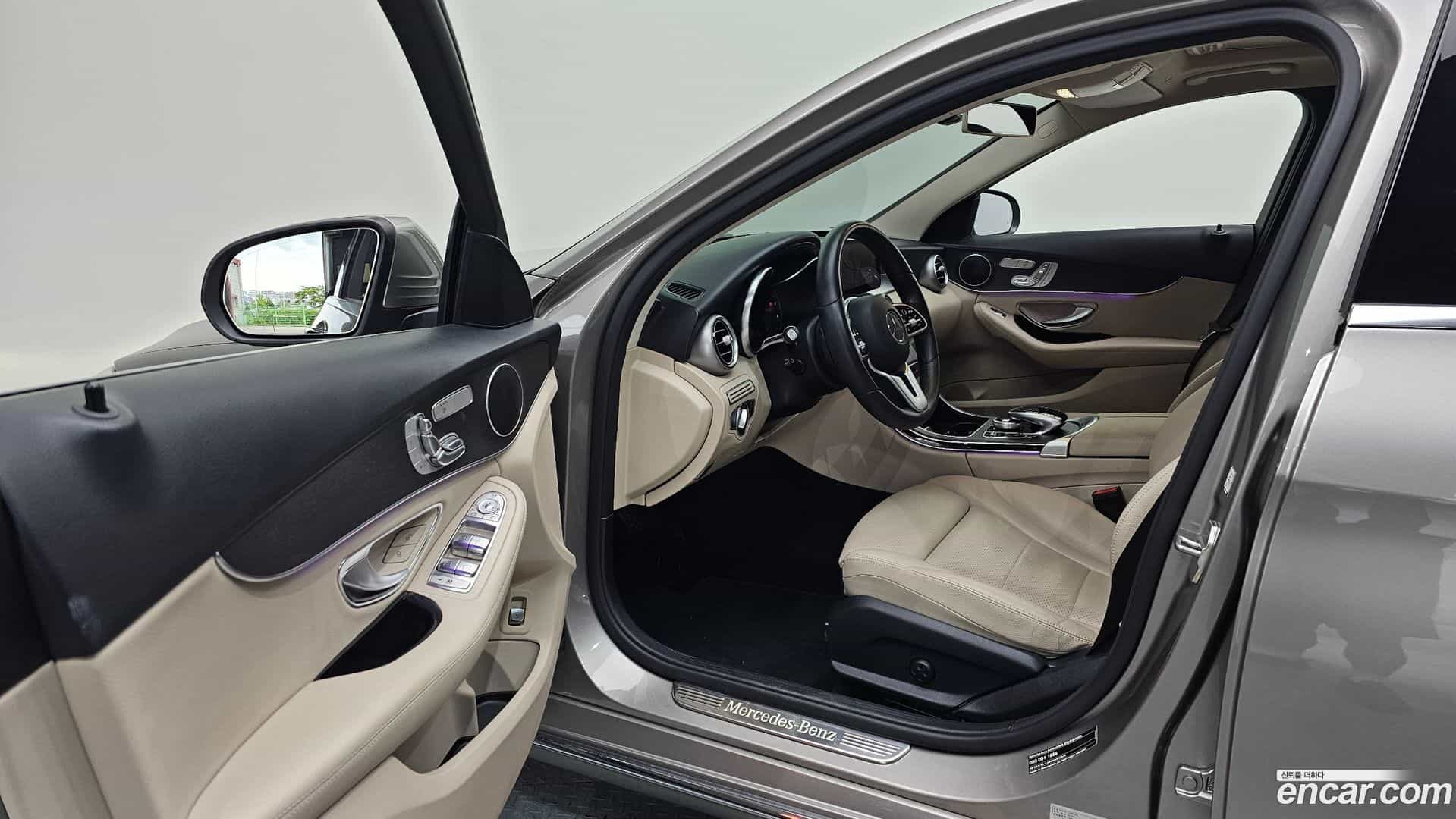 C-Class Mercedes-Benz 2019.1-INNER-010